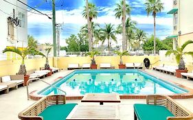 Days Inn & Suites Miami/north Beach Oceanfront Miami Beach, Fl